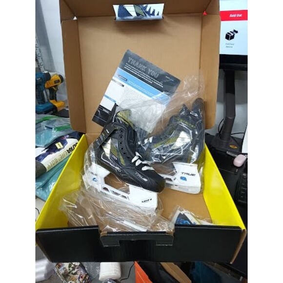 TRUE Catalyst 9 Intermediate Hockey Skates - Size 6.0 Wide - New In Box (9057) - Picture 1 of 11